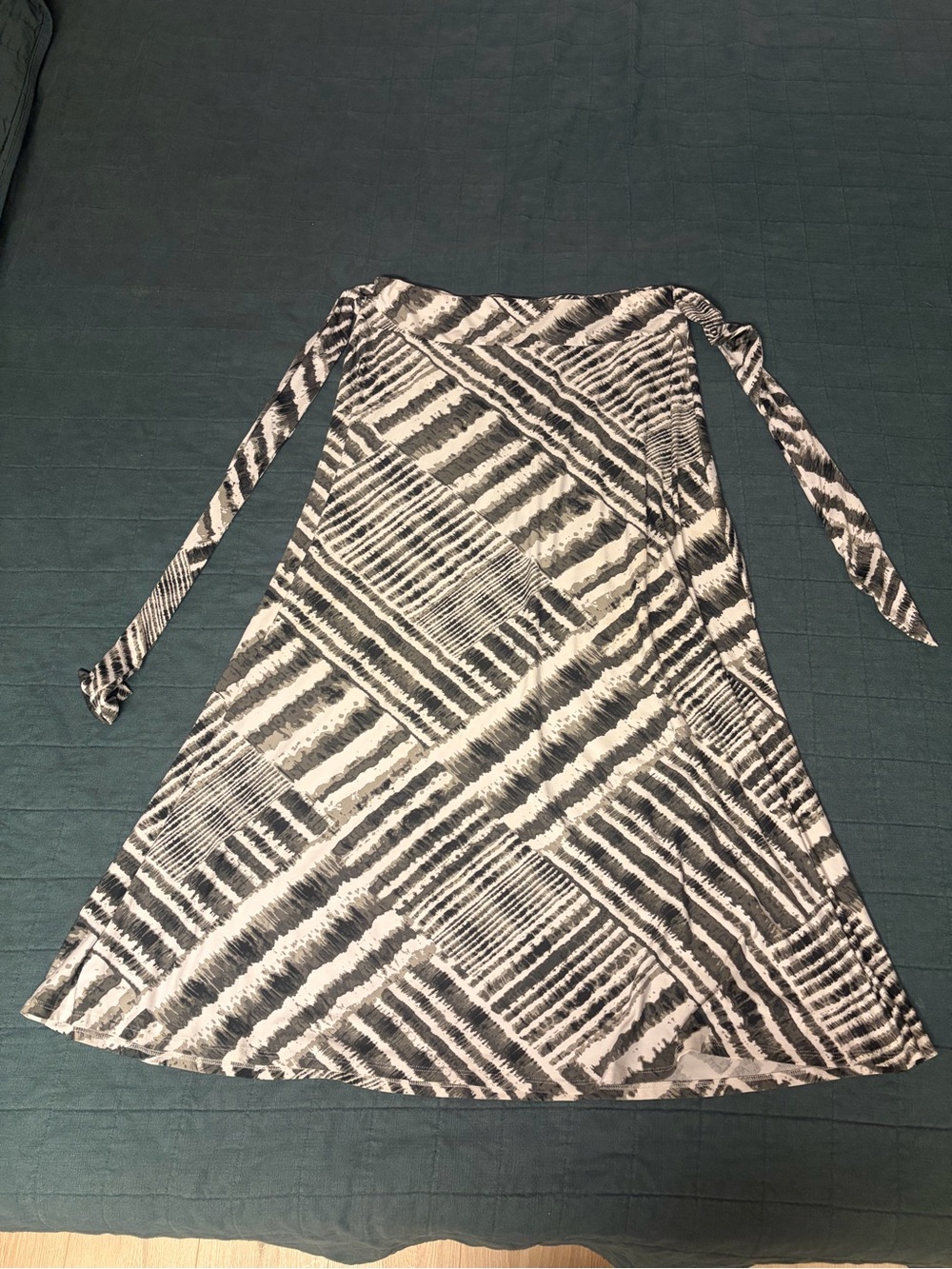 Women’s Black and White Geometric Wrap skirt